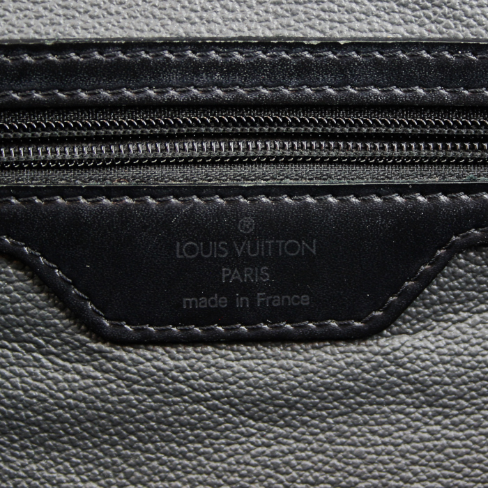 Louis Vuitton sac Plat en cuir épi noir - Detail D3