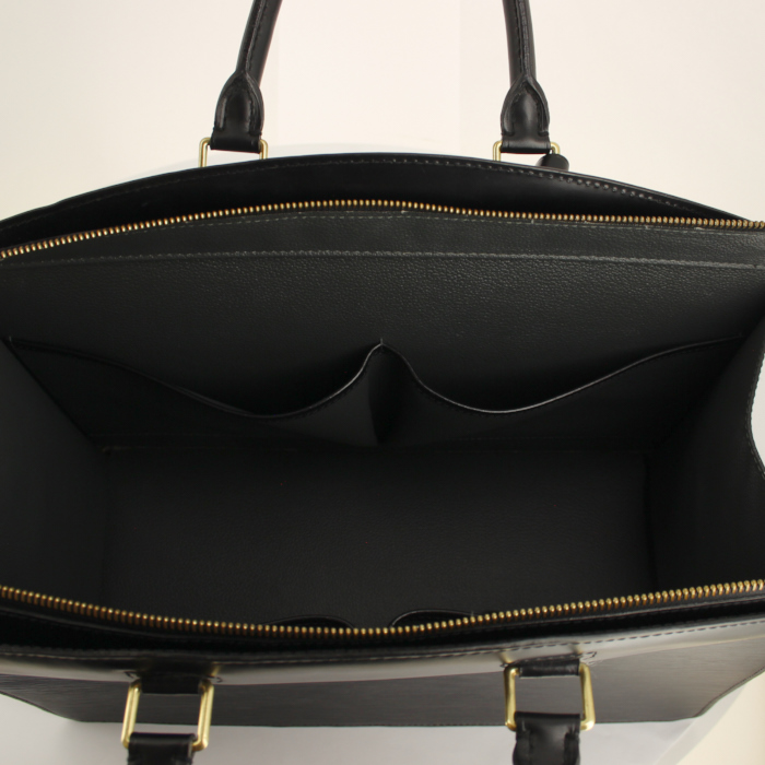 Louis Vuitton bolso de mano Riviera en cuero Epi negro - Detail D4