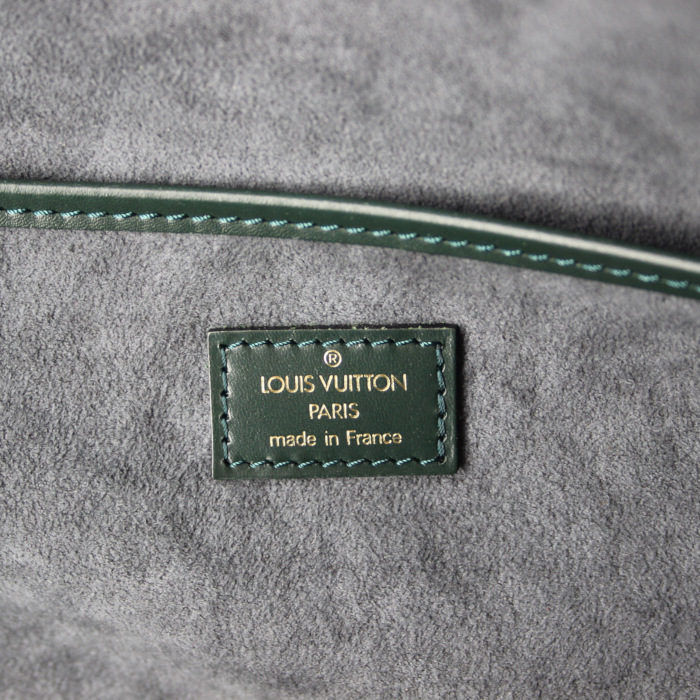 Travel bag in green taiga leather - Detail D4