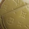 Louis Vuitton sac à main Bedford en cuir vernis monogram beige - Detail D4 thumbnail