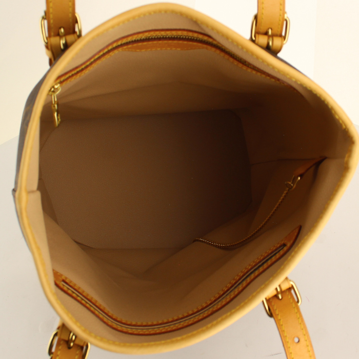 Louis Vuitton Grand Bucket in monogram canvas  - Detail D2