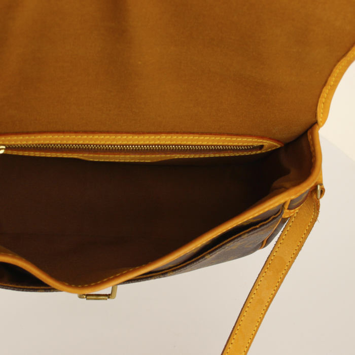 Sac à main Louis Vuitton Sologne en toile monogram et cuir naturel - Detail D2