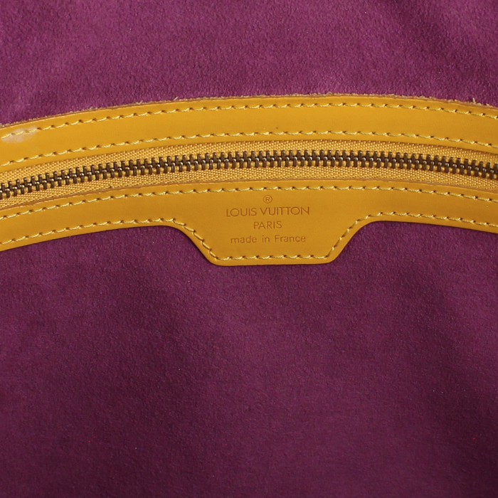 Louis Vuitton Lussac handbag in yellow epi leather - Detail D3