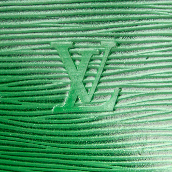 Sac de voyage Louis Vuitton Keepall en cuir épi vert - Detail D4
