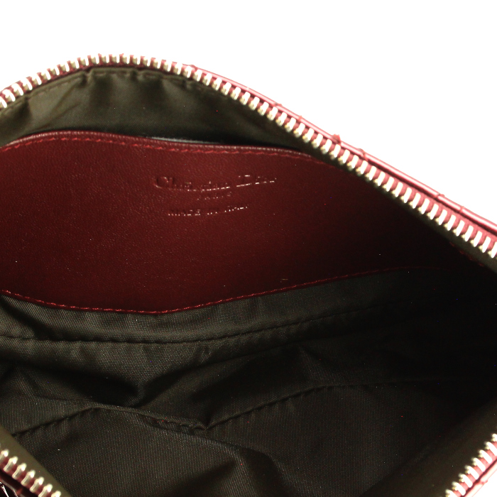 Pouch in burgundy patent quilted leather - Detail D2