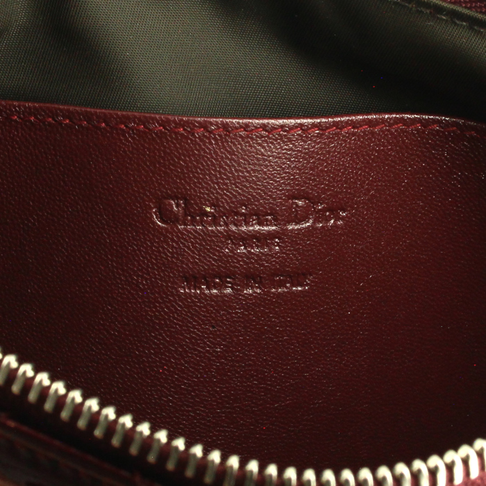 Pochette en cuir vernis matelassé bordeaux - Detail D3