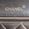 Bolso de mano Chanel Mademoiselle en cuero acolchado marrón - Detail D3 thumbnail