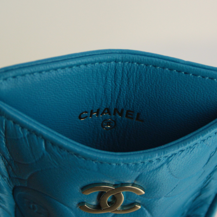 Chanel mobile holder in blue leather with camellia pattern - Detail D1