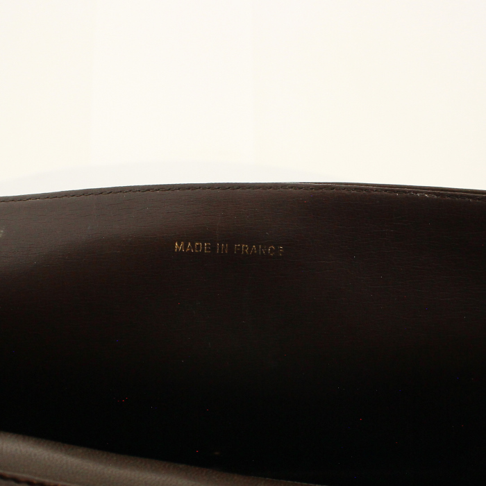 Sac à main Chanel Mademoiselle en cuir matelassé marron - Detail D5