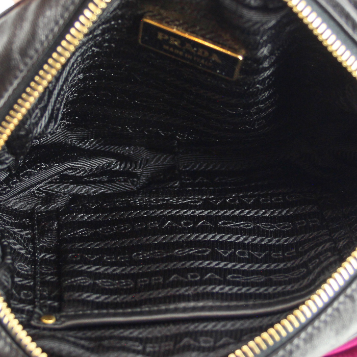 Prada Bag in black leather with pink node - Detail D2