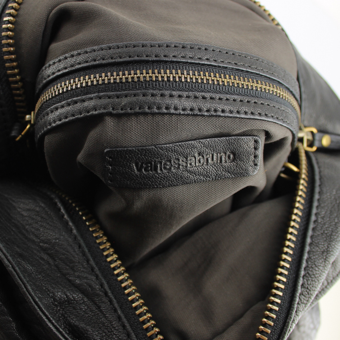 Bolso para llevar al hombro en cuero negro - Detail D3