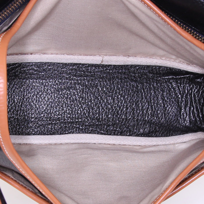 Besace Hermes Nouméa en cuir noir et gold - Detail D2