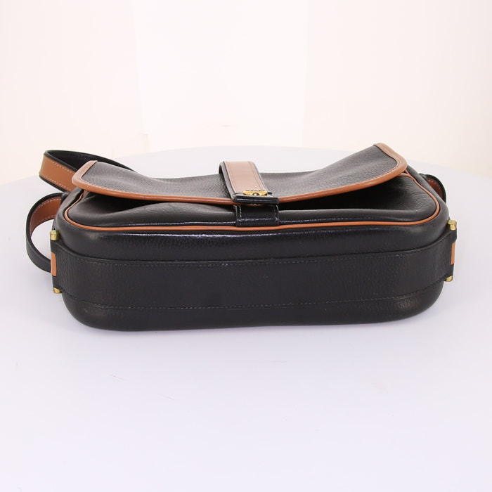 Hermes Nouméa handbag in black and gold leather - Detail D4