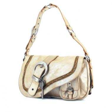 Bolso de mano en cuero irisado rosa pálido