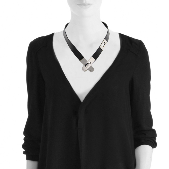 Hermès Kelly necklace in black leather - Detail D1