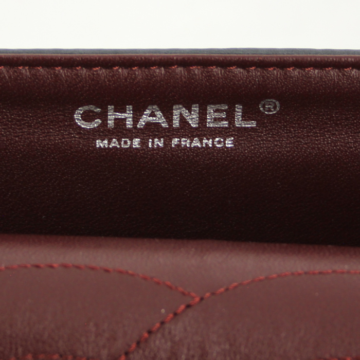 Chanel bolso de mano 2.55 en cuero acolchado gris - Detail D5