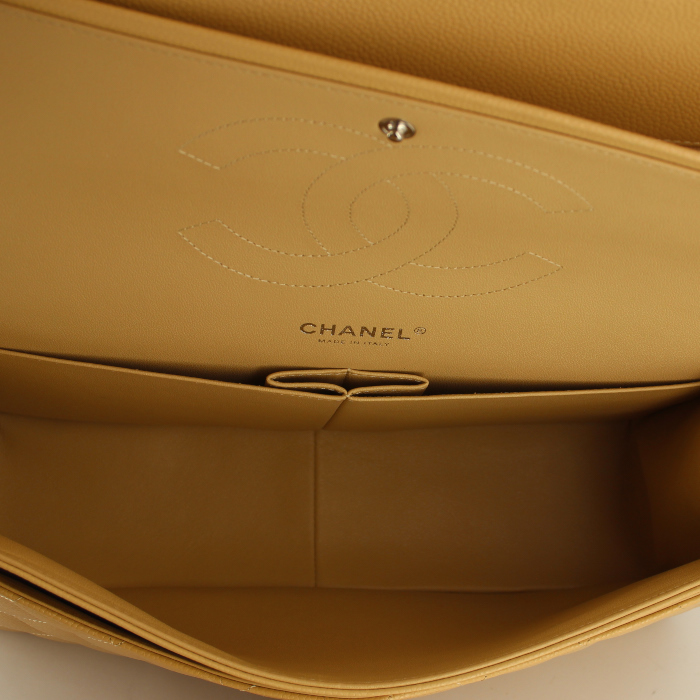 Chanel Timeless Jumbo in beige grained leather - Detail D3