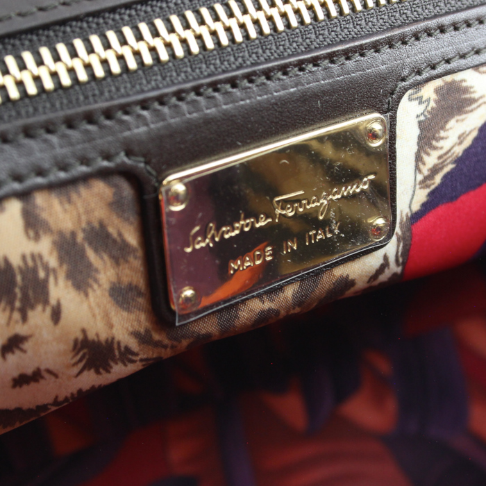 Salvatore Ferragamo Bag in brown leather  - Detail D4