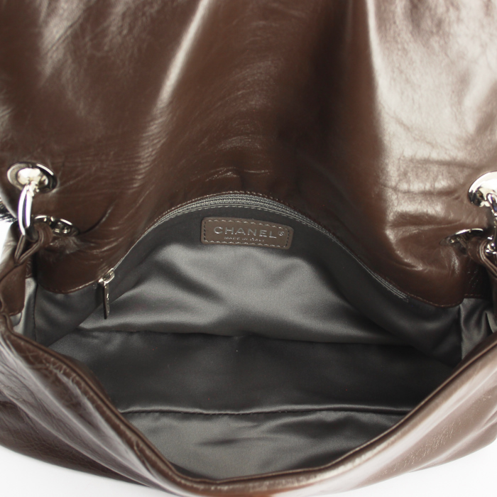 Baguette Handbag in brown leather - Detail D3