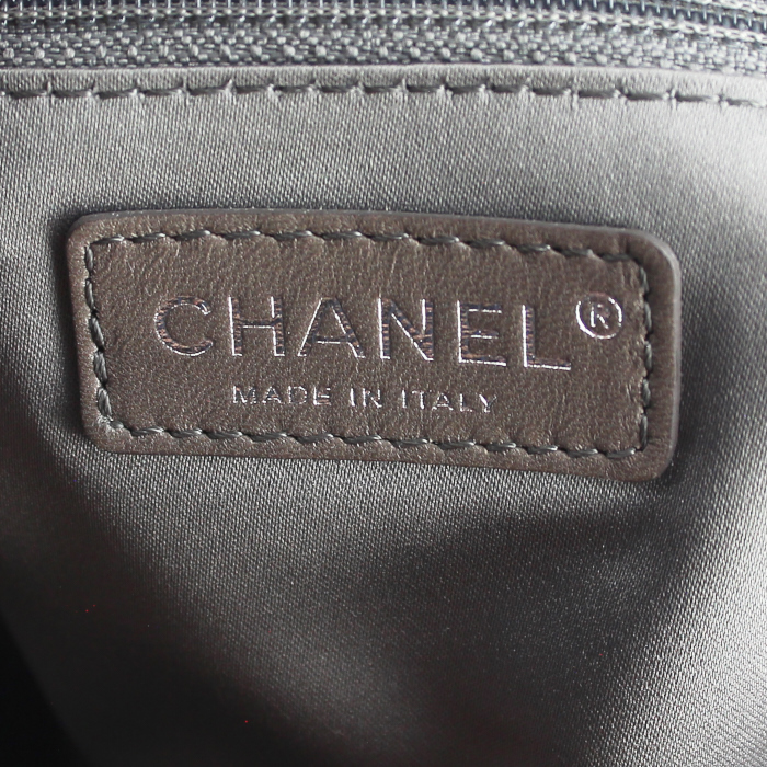 Baguette Handbag in brown leather - Detail D4