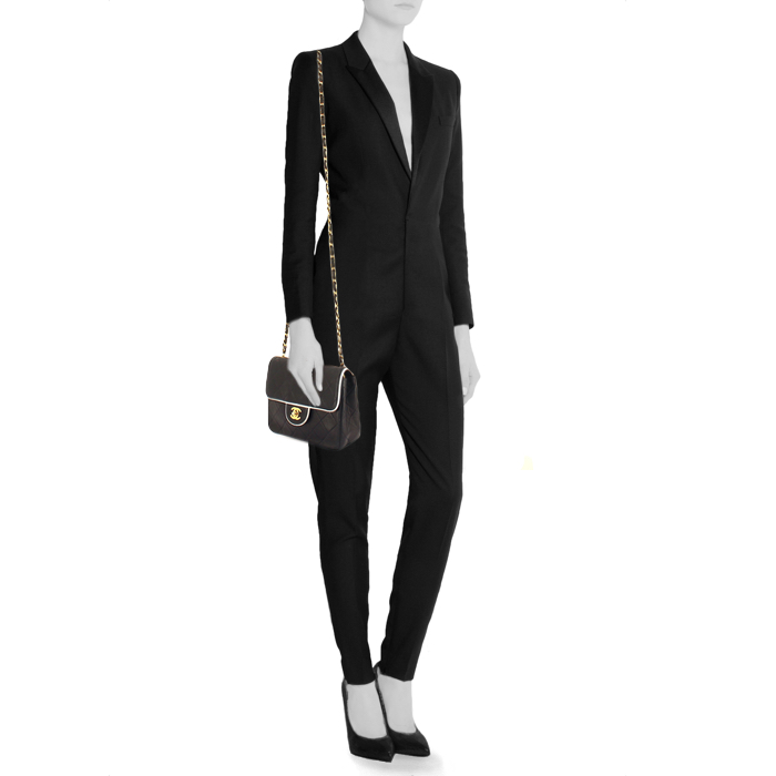 Chanel Timeless small model handbag in black quilted leather and white piping - Detail D1