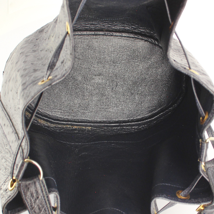 Beggar's bag in grey ostrich leather - Detail D2