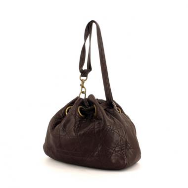 Handbag in brown leather cannage