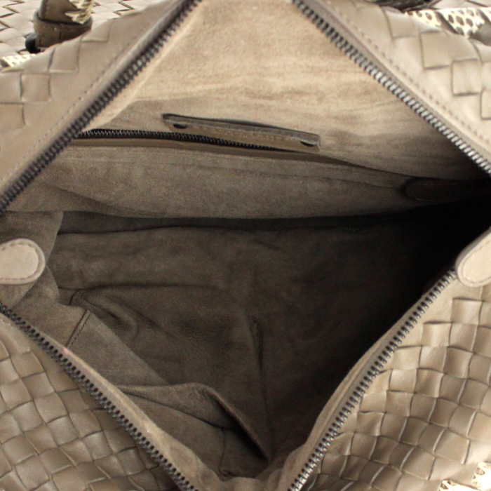 Sac à main en cuir tressé taupe et python - Detail D2