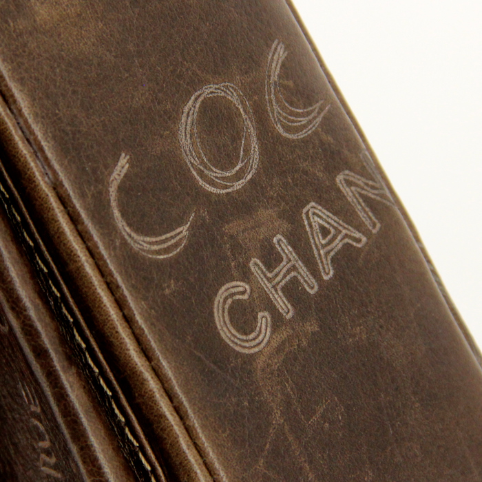 Sac à main Chanel Éditions Limitées en cuir marron - Detail D4