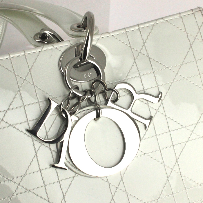 Dior bolso de mano modelo grande en charol blanco - Detail D4