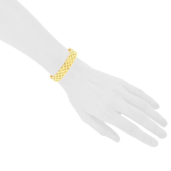 Chanel Matelassé large model bracelet in yellow gold - Detail D1