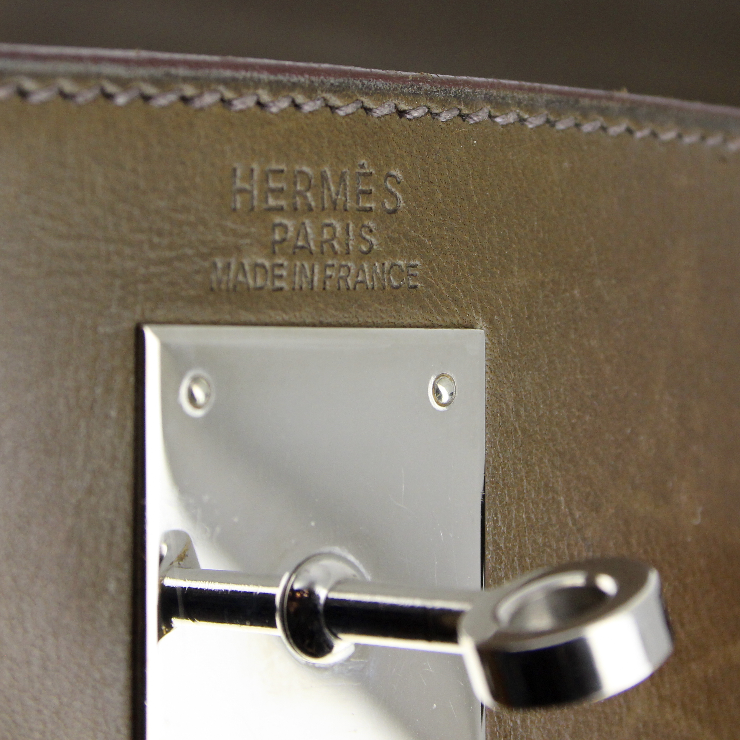 Borsa Hermes Kelly 32 cm in pelle Barenia verde oliva - Detail D4