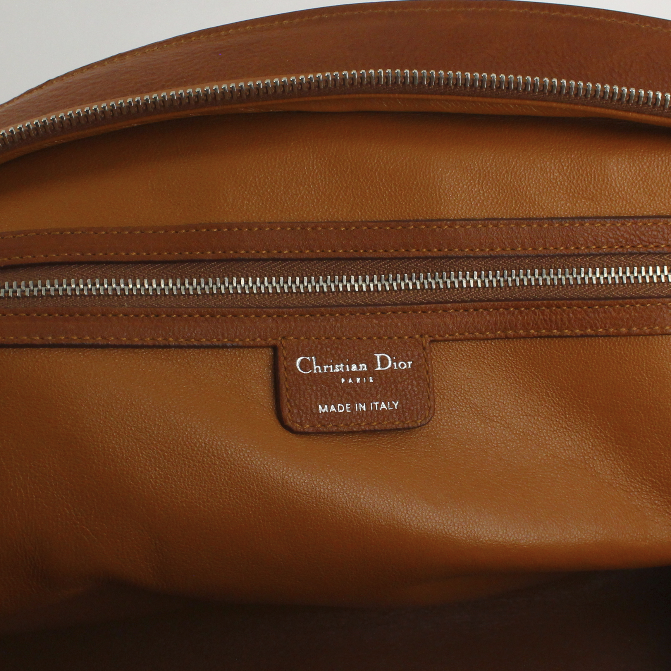 Dior sac à main grand modèle en cuir orange - Detail D3