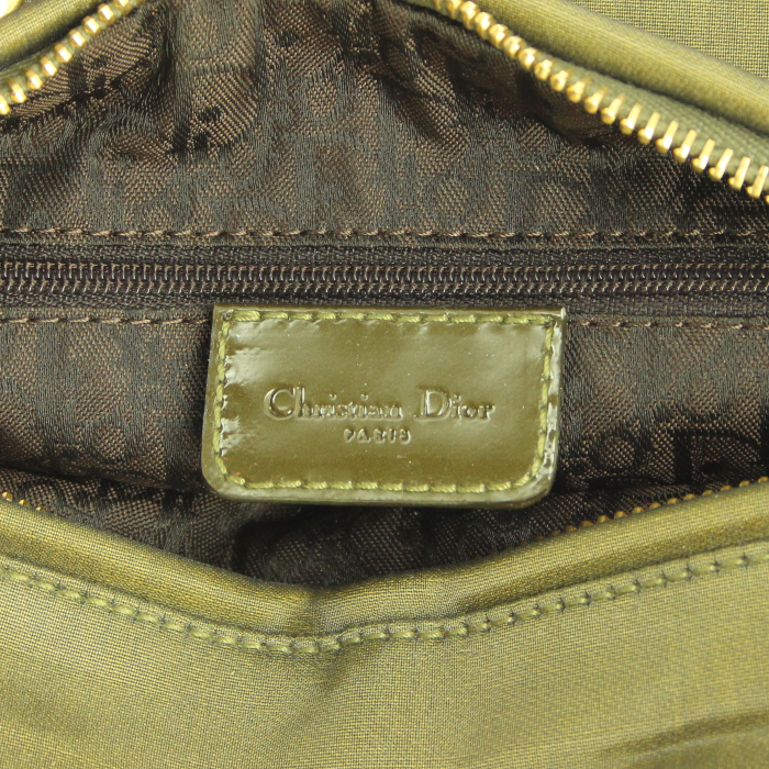 Sac à main Dior moyen modèle en toile cannage et cuir vernis vert-olive - Detail D4