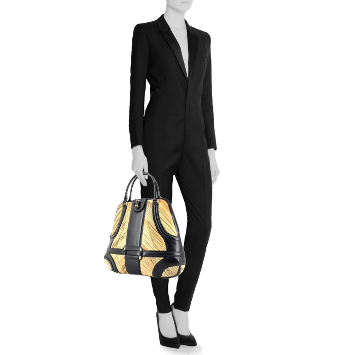 Alexander McQueen handbag in black leather and wicker - Detail D1