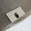 Celine sac à main en cuir grainé taupe - Detail D4 thumbnail