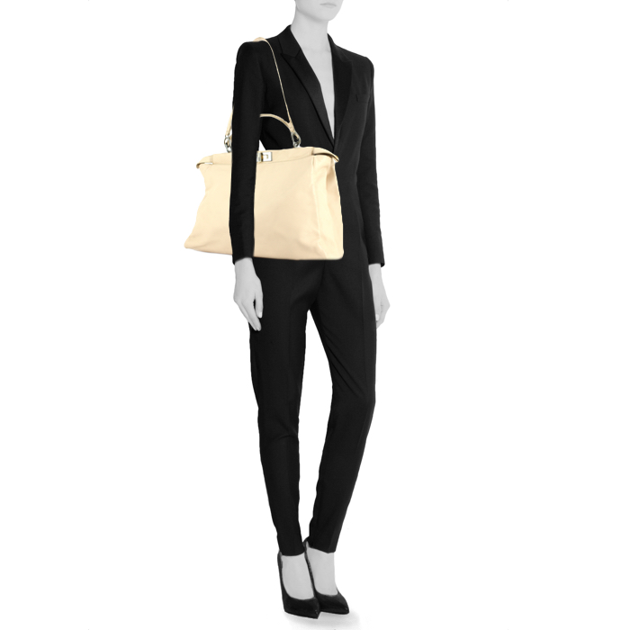 Fendi Peekaboo large model handbag in rosy beige leather - Detail D1