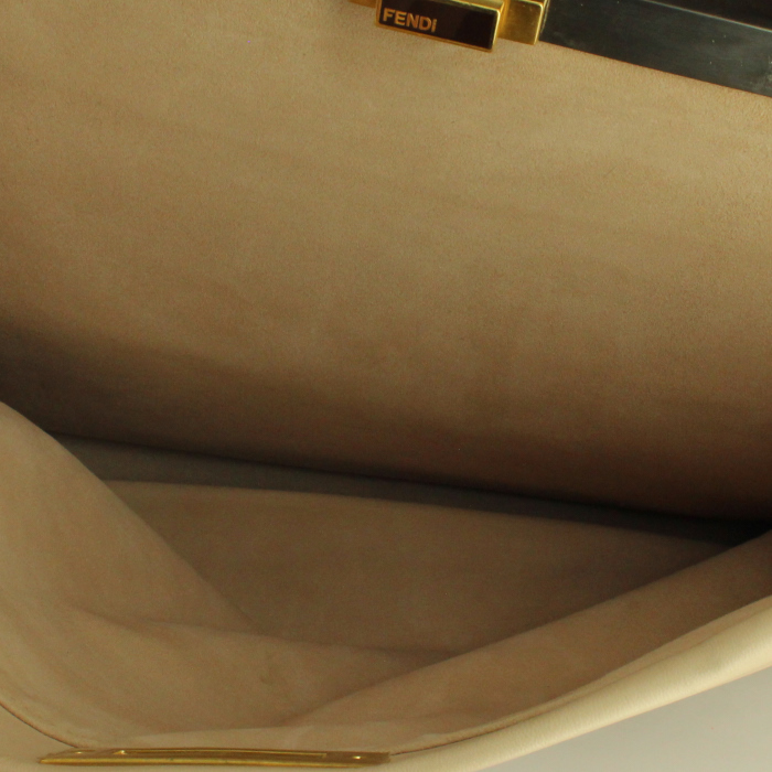 Bolso de mano Fendi Peekaboo modelo grande en cuero beige rosado - Detail D4