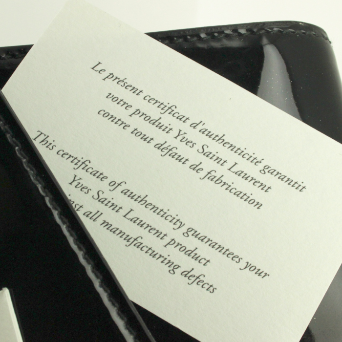 Yves Saint Laurent bolsito de mano en charol negro - Detail D3