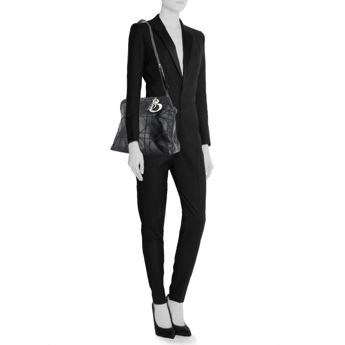 Dior sac à main Dior Granville moyen modèle en cuir noir - Detail D1