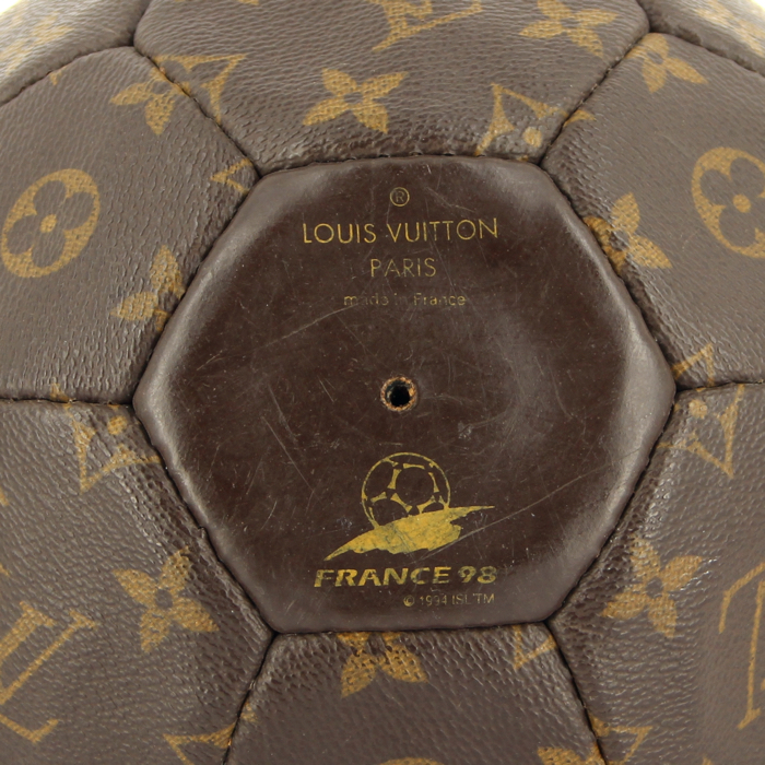 Louis Vuitton ball in monogram canvas - Detail D2