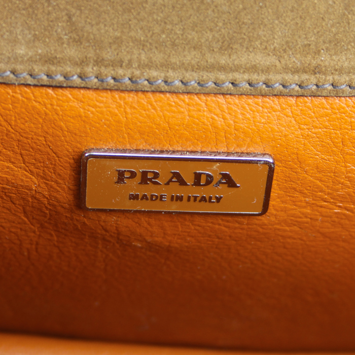 Sac à main Prada Gommet en daim marron - Detail D3