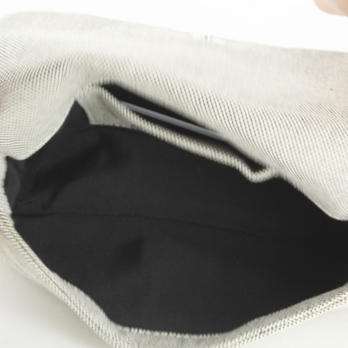 Sac à main petit modèle en toile grise et cuir vernis blanc-cassé - Detail D2