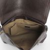 Louis Vuitton bolso zurrón en cuero marrón - Detail D2 thumbnail