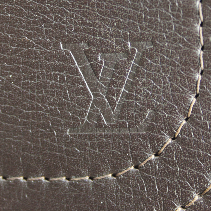 Louis Vuitton sac besace en cuir marron - Detail D5