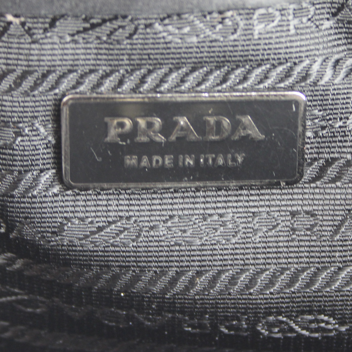 Prada Easy handbag in black leather - Detail D3