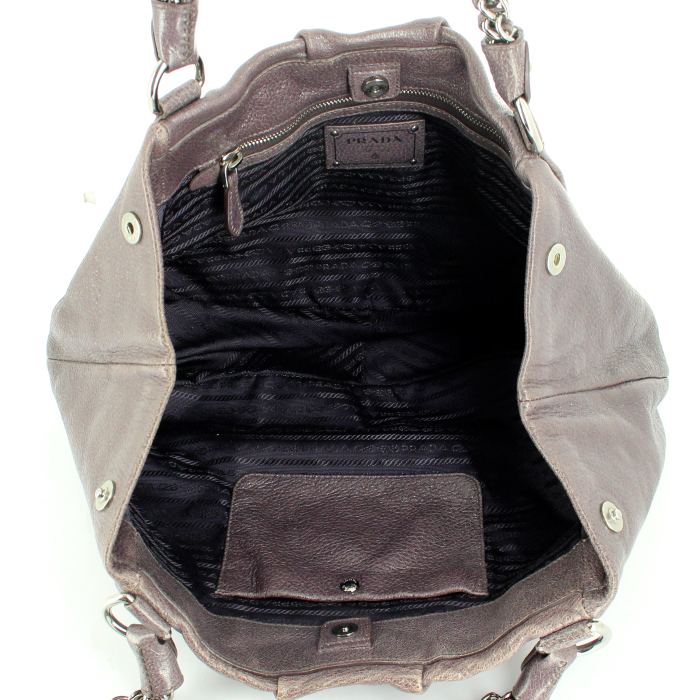 Sac à main Prada en cuir irisé violet - Detail D2