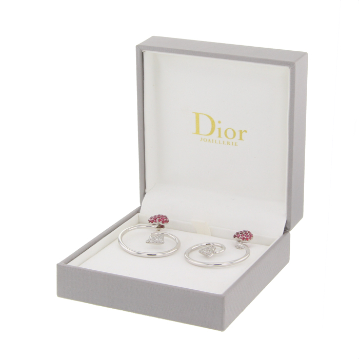 Paire de boucles d'oreilles Dior Diablotine en or blanc,  diamant et spinelle - Detail D2