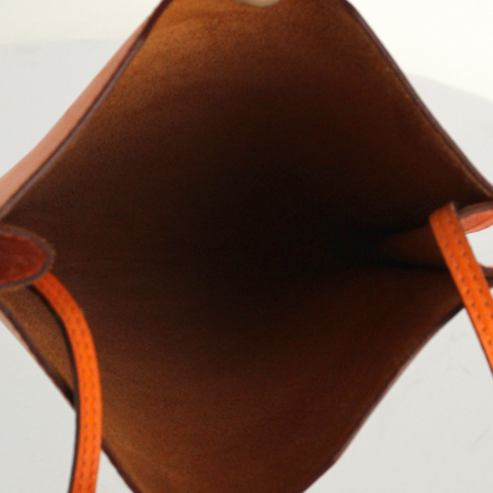Hermes handbag in orange leather - Detail D2