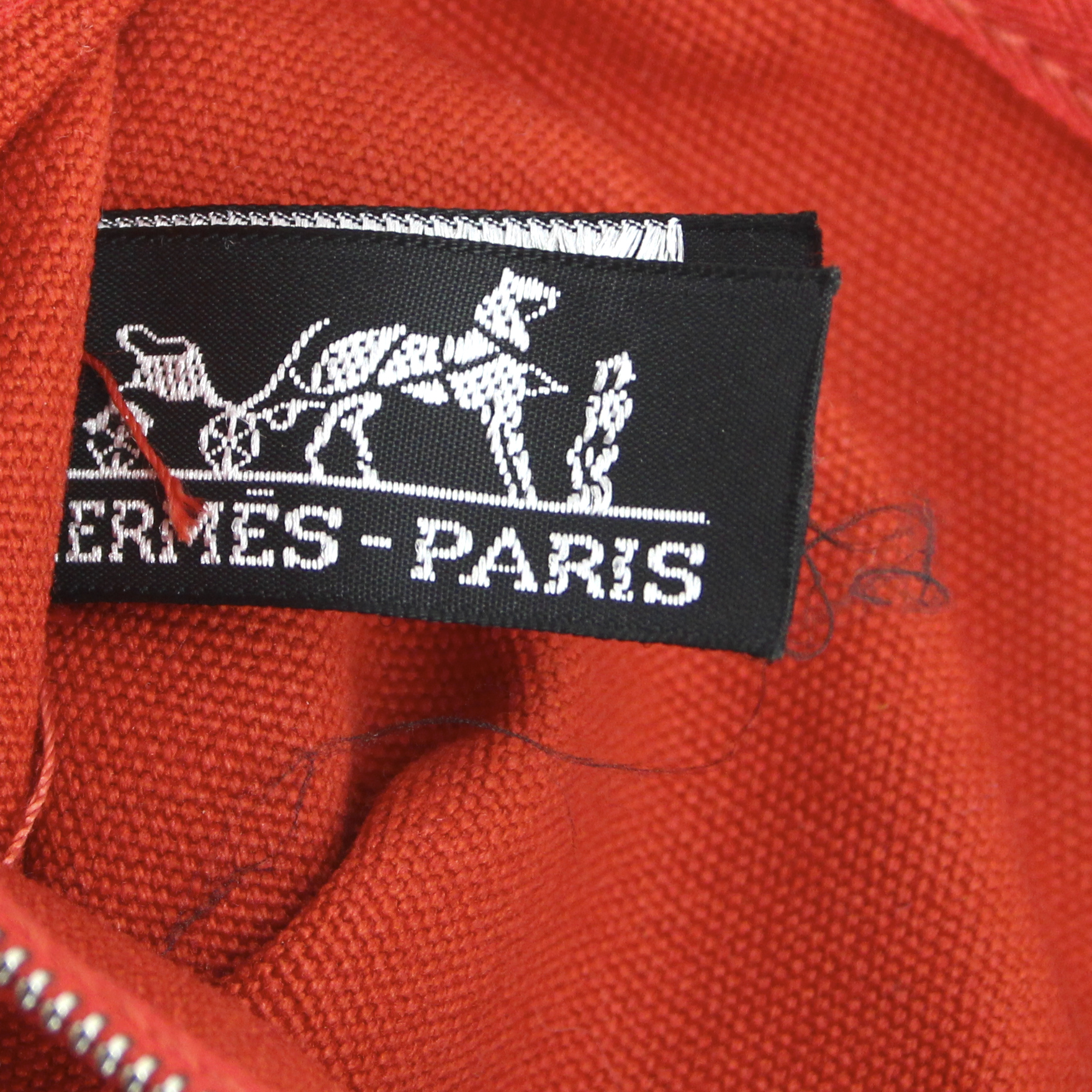 Hermes Cannes shopping bag in beige and red printed patern canvas - Detail D4